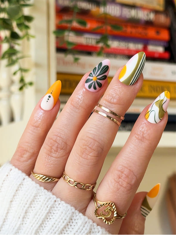 Cute Daisy Nails in Soft Pastel Shades