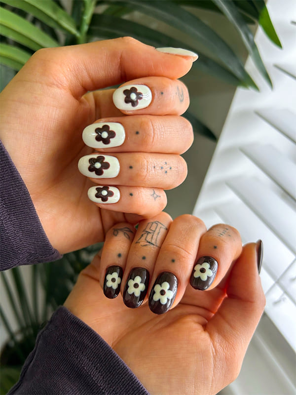 summer holiday nails 2026