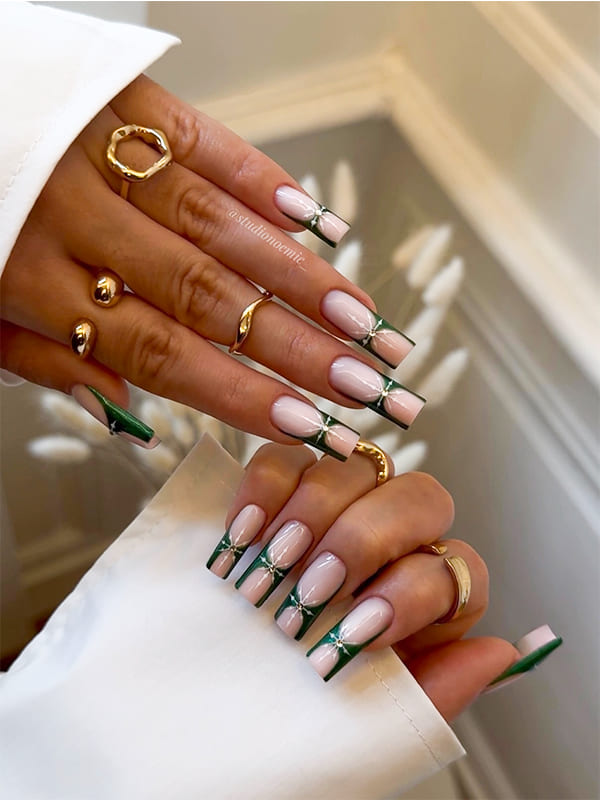 green and cute winter acrylic nail ideas