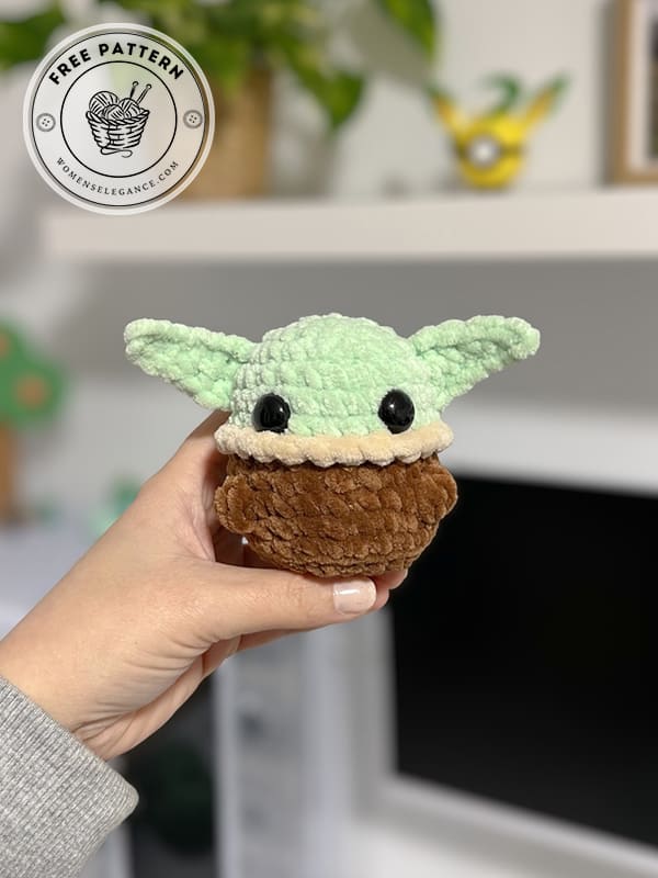 Crochet baby yoda free pattern