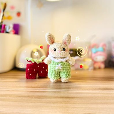 free-amigurumi-small-bunny-keychain-crochet-pattern