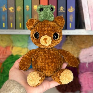 free-crochet-teddy-bear-with-froggy-amigurumi-pattern