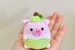 pear-mini-crochet-pig-free-amigurumi-pattern