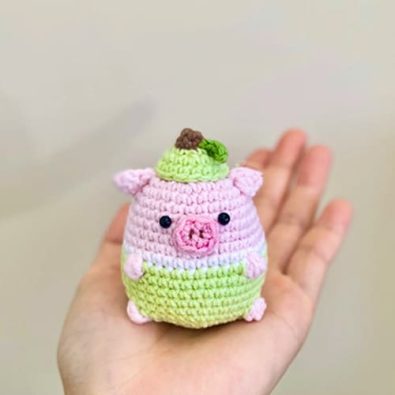 pear-mini-crochet-pig-free-amigurumi-pattern