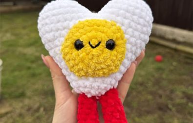 sunny-pop-eggie-free-amigurumi-egg-crochet-pattern-with-cute-legs