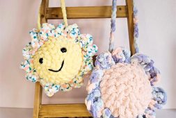 swinging-crochet-sunflower-with-purse-mod-free-pattern